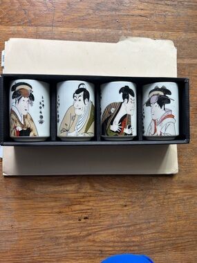 New Vintage 6 oz. Japanese Ukiyo-e Ceramic Tea Cup Set in White and Multicolor